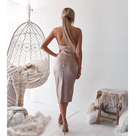 Champagne satin dress - Picture 7 of 12